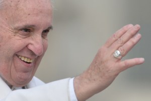 El Papa dice que si un hombre no puede tener amistad con una mujer, le falta alguna cosa