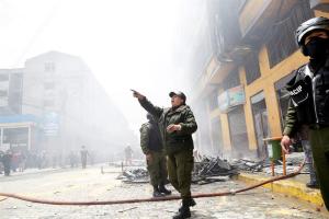 Alcaldesa boliviana culpa al oficialismo por incendio que dejó seis muertos