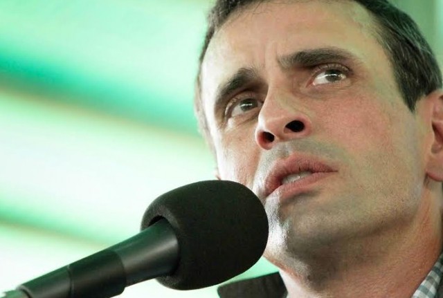 Capriles tuiteó foto sus “Judas”: Muy pronto los revocaremos