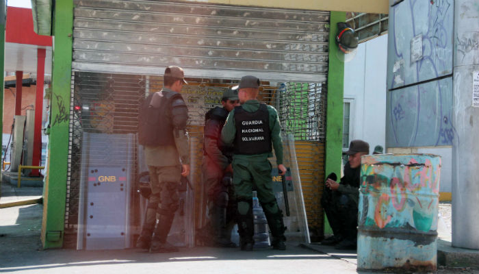 FOTOS: Tras aumento de la gasolina, equipos antimotines tomaron las vías principales de Guarenas