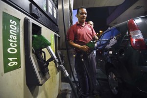 Contrabandistas “evaporan” la gasolina de 91 octanos en Zulia