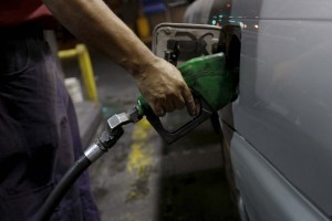 Desde enero Gobierno venderá gasolina en moneda internacional en la frontera
