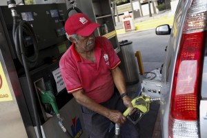 Vielma Mora: Precio de la gasolina debe oscilar entre 50 y 80 bolívares