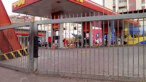 Varias estaciones de gasolina cerradas por adecuación de máquinas