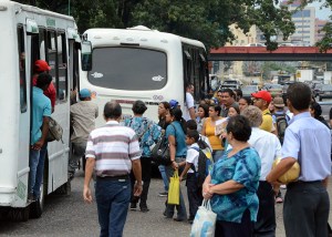 Transportistas advierten posible colapso en el transporte público