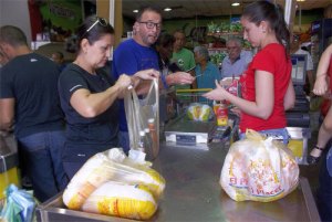 Alimentos para pollos registran alza de 150% en Aragua