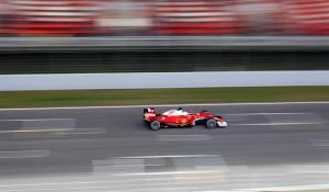 Vettel se impone a Hamilton en los primeros ensayos de pretemporada