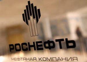 Petrolera Rosneft lanza idea de un recorte en medio de caída de su producción