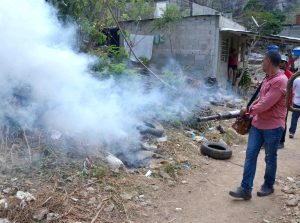 Fumigan para prevenir el zika en Puerto Cabello