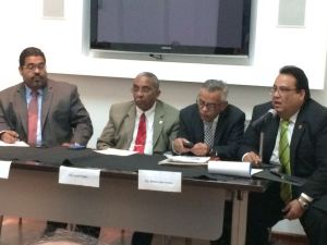 Winston Flores anuncia interpelaciones en cambote de responsables del área de la salud