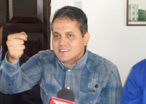 Ramírez: “Renuncia de Maduro exigida por el pueblo también es Constitucional”