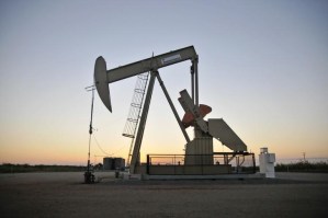Petróleo cierra en Nueva York a su nivel más alto de 2016: USD 45,33 el barril