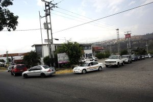 Continúan las colas en bombas del Táchira por alta demanda de gasolina de 91 octanos
