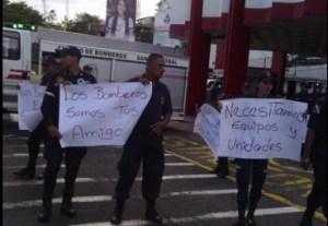 Bomberos de San Cristóbal protestaron por falta de equipos