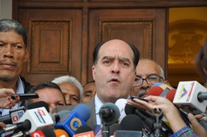 Julio Borges: La Ley de Producción Nacional es una solución al fracaso económico de Maduro