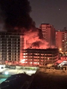Incendio de gran magnitud afectó edificio en construcción ubicado en Barquisimeto (Fotos)