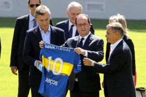 Macri guió visita del presidente de Francia al estadio la Bombonera (Fotos)