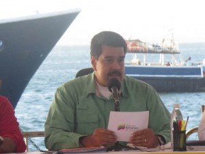 Maduro felicitó a las barras chavistas que impidieron la sesión ordinaria de la AN