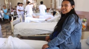 Extraen tumor de 16 kilos a una mujer peruana (VIDEO)
