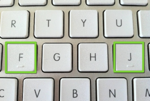 ¿Por qué la letra F y J tienen una rayita en el teclado?.. Esta es la razón