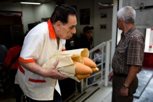 La megacola “sabrosa” en Chacao para comprar un pan (Fotos)