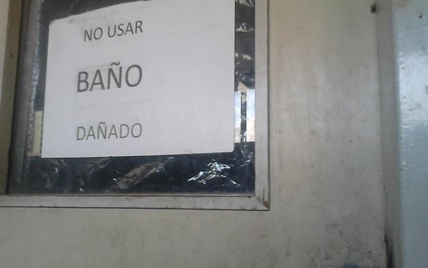 MARACAIBO VENEZUELA: 28/02/2016 Sin agua UCI del hospital chiquinquira En la grafica banos danados hospital Chiquinquira