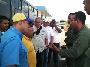 Niegan combustible a unidad en la que viajaba Andrés Velásquez