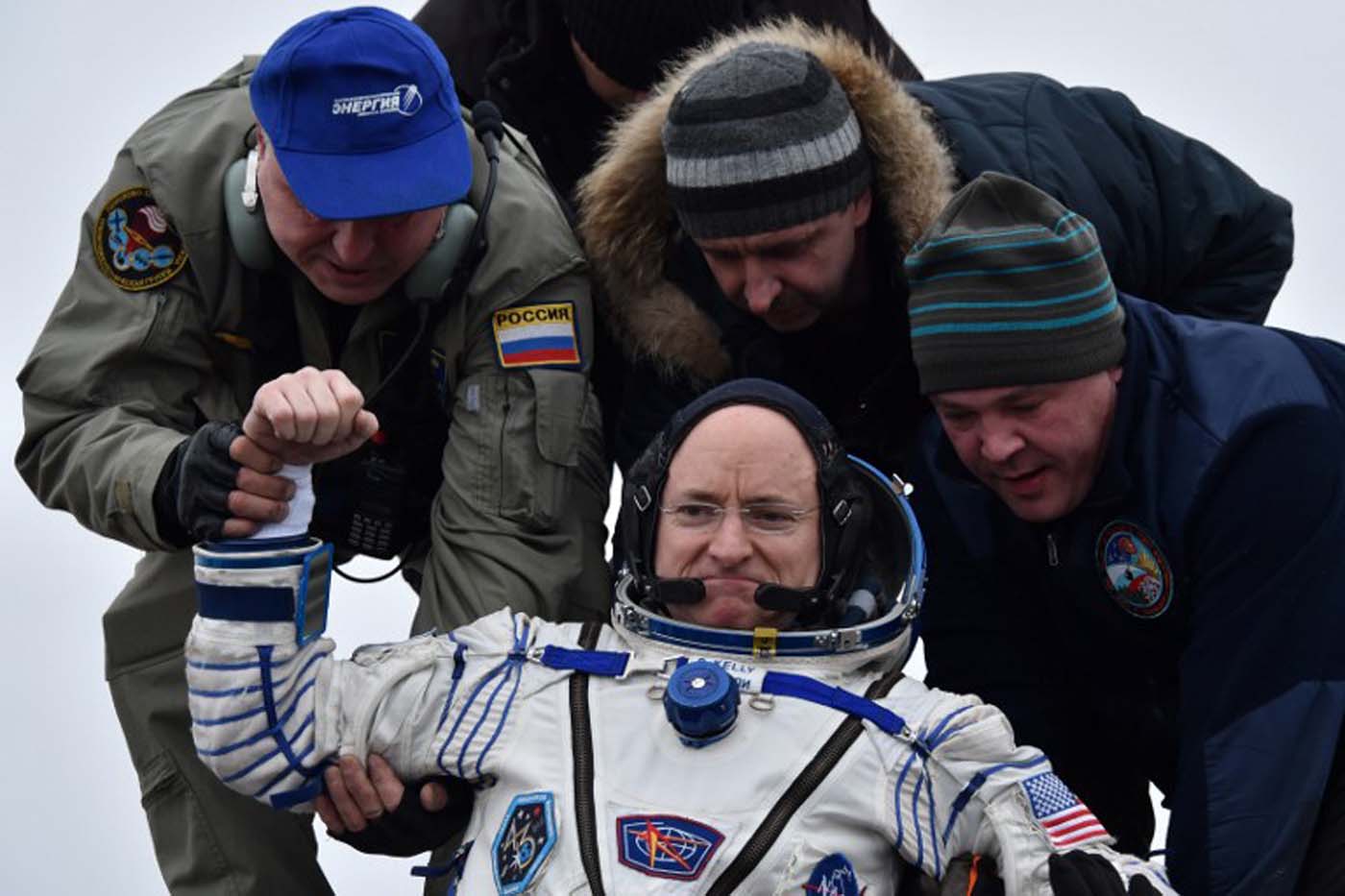 Astronautas ruso y estadounidense regresan a la Tierra tras récord de 340 días en ISS