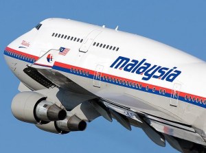 Hallan un fragmento de avión que podría provenir del desaparecido vuelo MH370