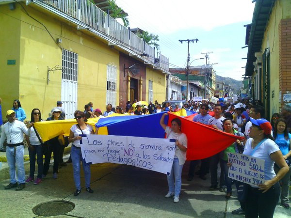 Marcha de maestros en Mérida