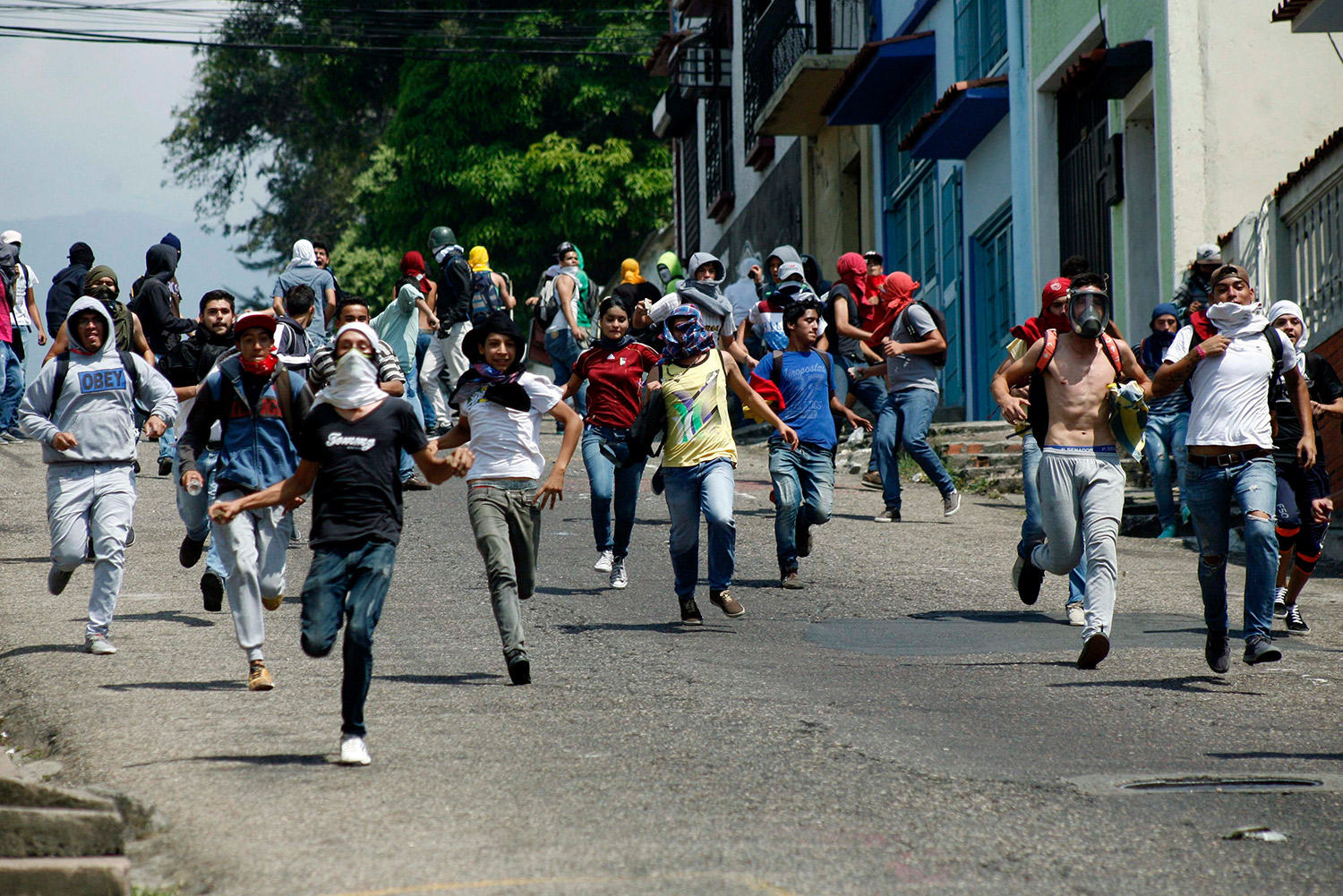 Tres estudiantes heridos durante protestas en San Cristóbal (Fotos)