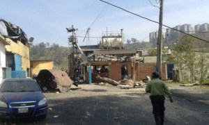 Tres personas lesionadas y seis viviendas afectadas tras explosión en fábrica de caramelos en Carrizal