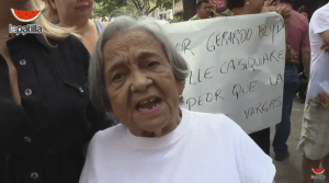 Vecinos y alcaldía se ven la cara en la protesta en la calle Casiquiare de Bello Monte (Video)