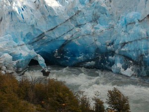 Más de tres mil turistas observaron la ruptura de glaciar argentino (fotos y video)