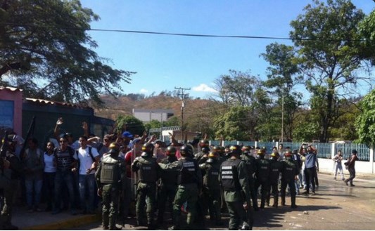 Varios heridos tras represión de la GNB a protesta estudiantil en Aragua