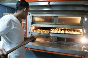 Panaderías reportan déficit de harina de trigo en Maracay
