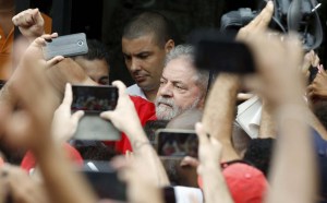 Realizan vigilia en apoyo al expresidente Lula