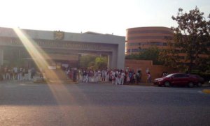 Estudiantes de la Universidad José Antonio Páez protestan por aumento de matrícula (Fotos)