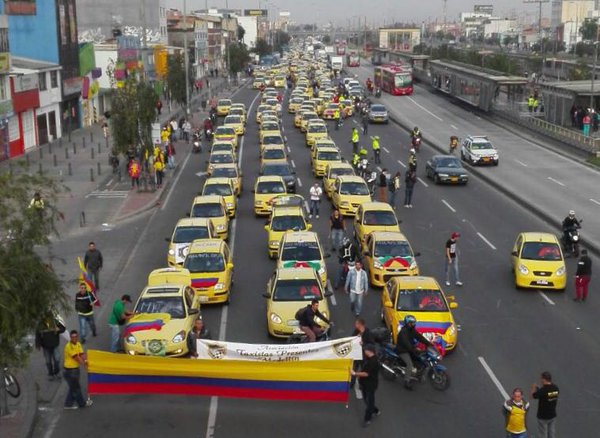Protesta de taxistas contra Uber colapsó tráfico en Bogotá