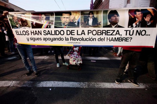 Organizaciones sindicales, movimientos indígenas y sociales de Ecuador protagonizaron una protesta contra medidas económicas y laborales impulsadas por el Gobierno, que defiende las reformas y asegura que van en beneficio del conjunto de la población, en Quito (Ecuador). EFE
