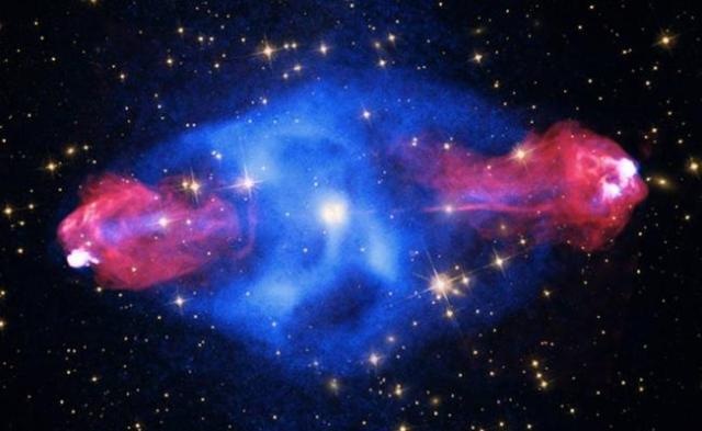 La galaxia elíptica a unos 700 millones de años luz de la Tierra. Foto: NASA