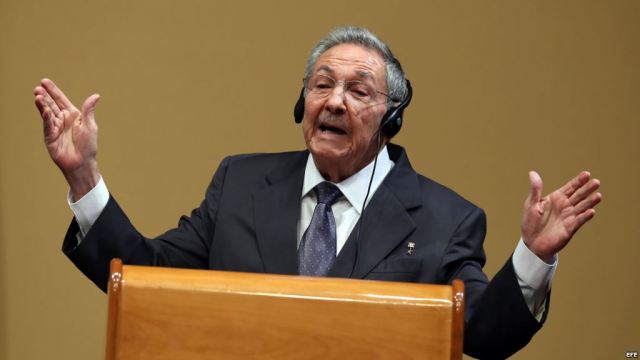 Raúl Castro responde a la prensa en la conferencia de prensa con Obama / EFE
