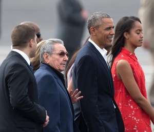 Obama concluye intensa visita a Cuba con despedida de Raúl Castro en el aeropuerto