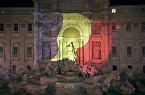 La Fontana de Trevi se tiñe de los colores de la bandera belga tras los atentados