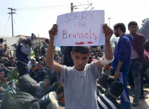 El niño refugiado que se solidarizó con Bruselas y conmovió al mundo (Foto)