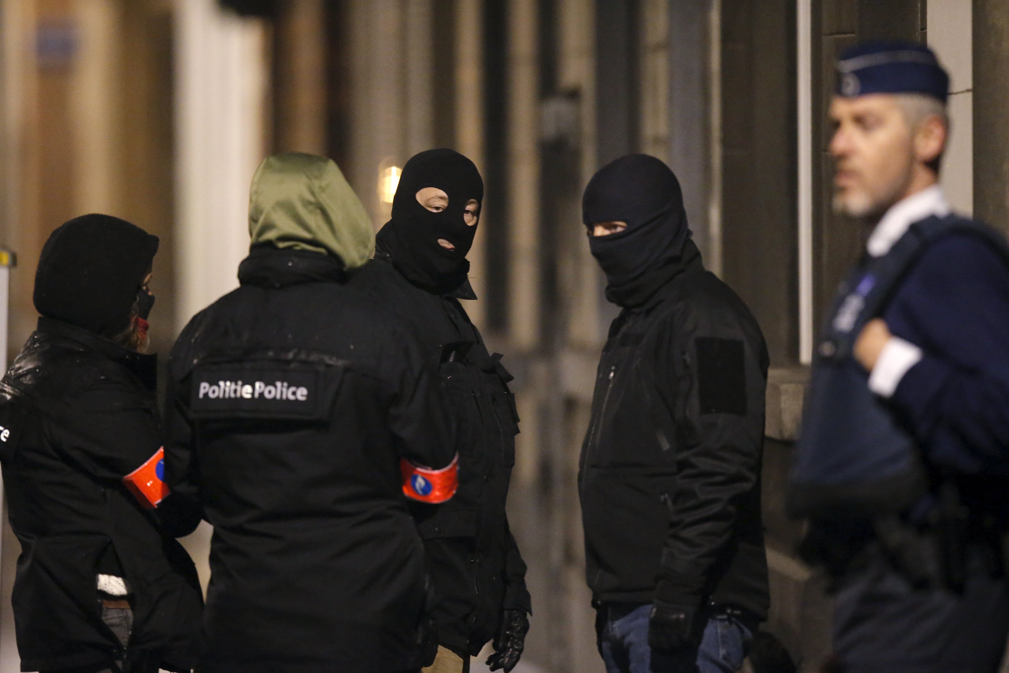 Policía detiene a otros tres sospechosos de ataques en Bruselas
