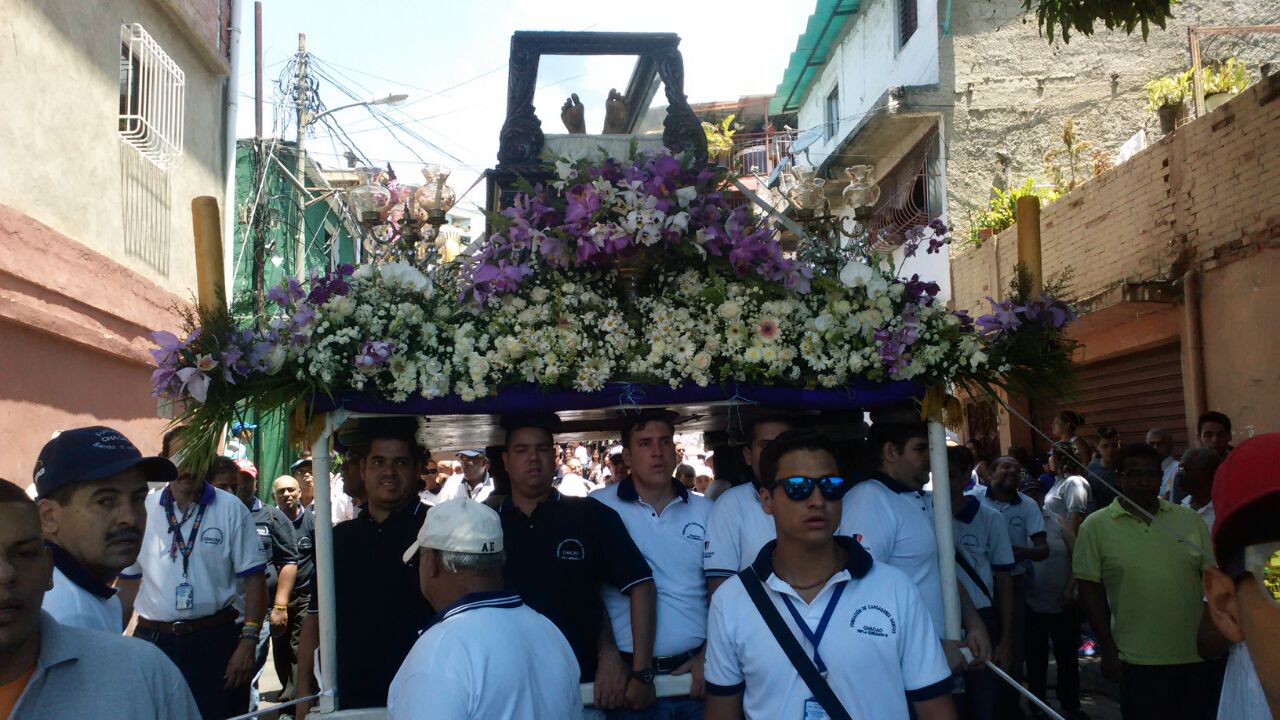 Concejal Alfredo Jimeno acompañó procesiones junto a fundación en Chacao