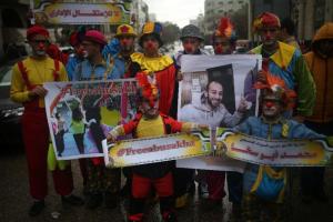 El circo se enseria: Payasos protestan contra Israel por encarcelar a un compañero palestino