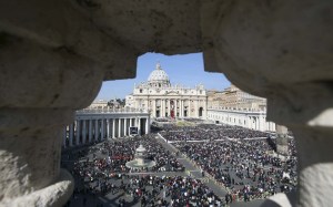 El Papa lamenta la ciega y brutal violencia que no cesa de derramar sangre