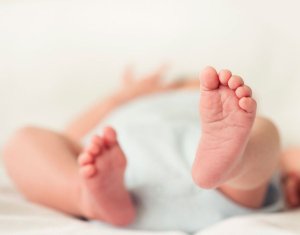Muere bebé “sirena” horas después de su nacimiento (imagen sensible)